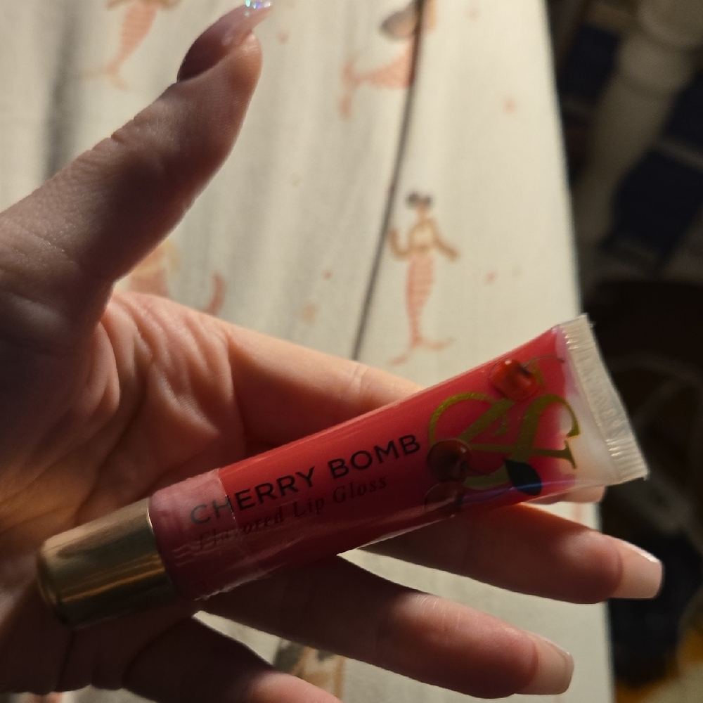 Victorias Secret Lip Gloss In Cherry Bomb